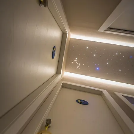 Oda ve Kahvaltı Chiaro Di Luna 4*