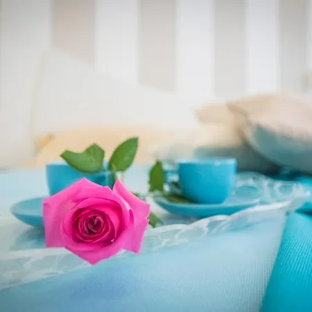 Chiaro Di Luna Oda ve Kahvaltı 4*