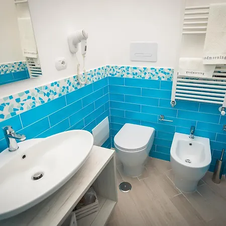 Chiaro Di Luna Oda ve Kahvaltı 4*