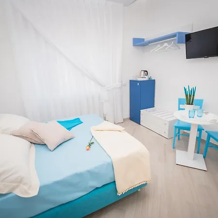 Oda ve Kahvaltı Chiaro Di Luna 4*