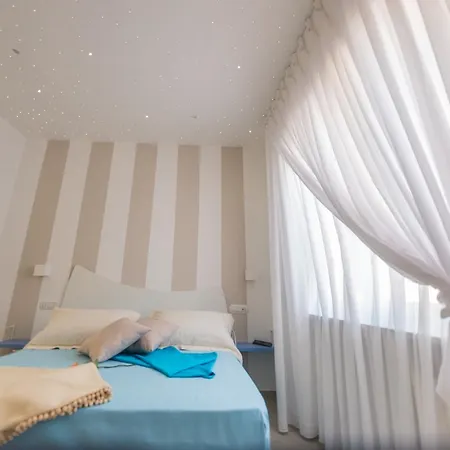 Chiaro Di Luna Oda ve Kahvaltı 4*