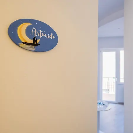 Chiaro Di Luna Oda ve Kahvaltı 4*